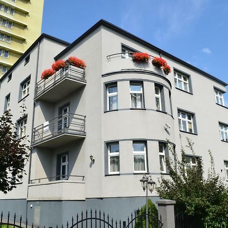 Hostel Gwarek Катовице Экстерьер фото